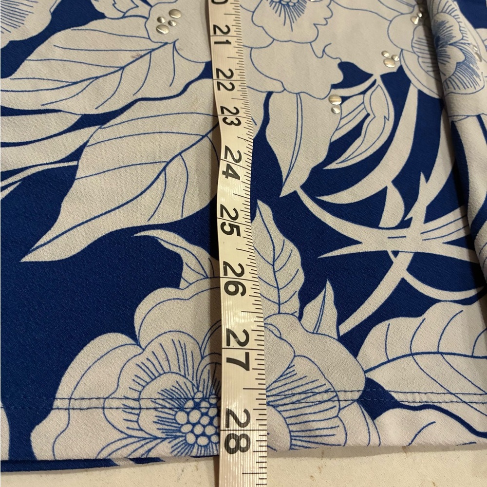 Dennis Basso Women's Blue and White Floral Blouse - Picture 8 of 8